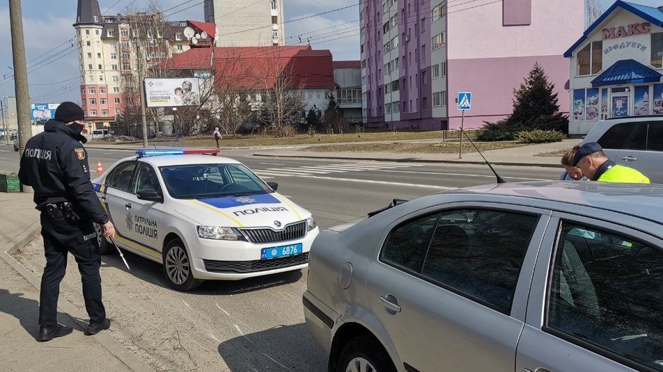 Лікарі повідомили стан підлітка, якого разом із сестрою збило авто в Луцьку