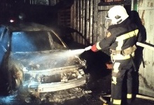 В гаражі волинян вщент згоріло авто