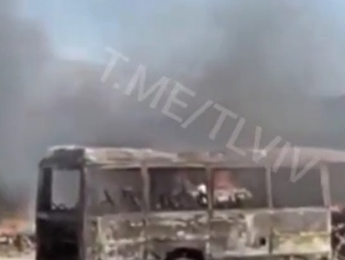 На Львівщині через підпал сухої трави згоріло три автобуси