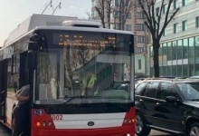 У Луцьку новенький тролейбус зіткнувся з хлібовозом