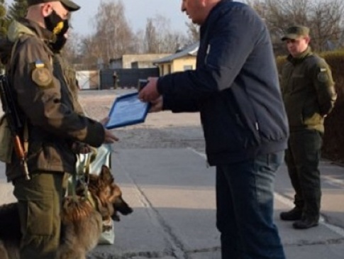 У Луцьку нагородили нацгвардійця та службового собаку, які розшукали 7-річного хлопчика