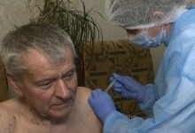 На Волині 83-річний пенсіонер першим щепився китайською вакциною