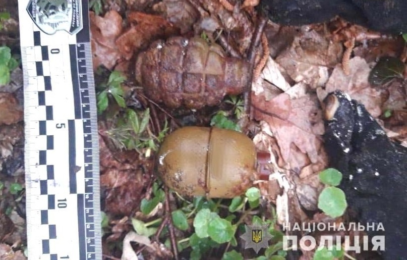 На Рівненщині підліток знайшов термос із гранатами