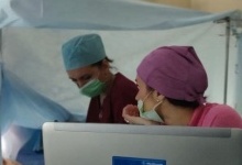 Вперше в Україні 26-річну пацієнтку розбудили під час операції на мозку
