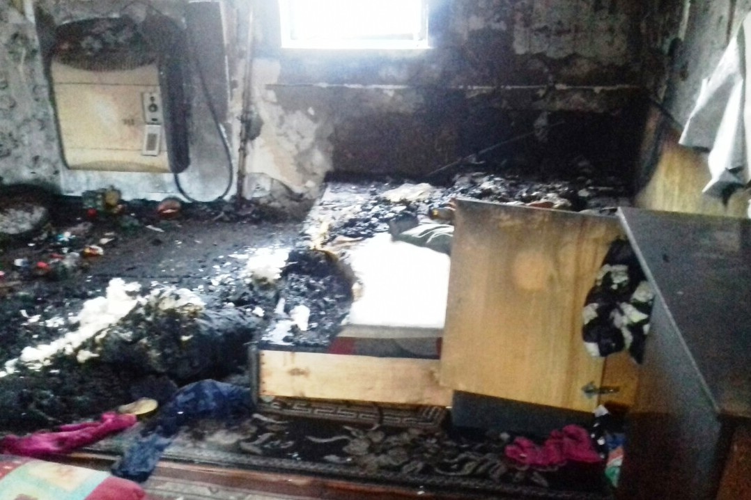 На Чернігівщині в пожежі загинув 3-річний хлопчик, його сестру-близнючку рятують
