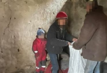 На Житомирщині жінка з 6-річним сином живе у хліву
