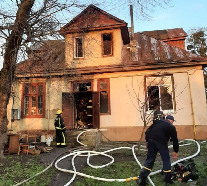 Загинуло подружжя з донькою: подробиці пожежі в будинку у Луцьку