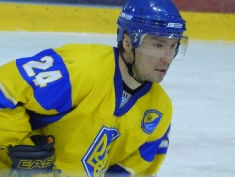 Колектори побили гравця збірної України з хокею та тримали у заручниках його родину