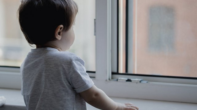 У Запоріжжі намагалися приховати падіння дитини з вікна в дитсадочку