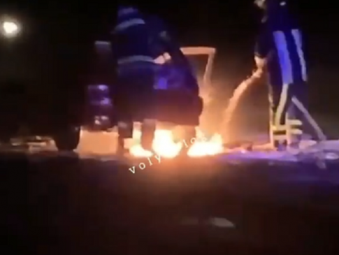 На Волині під час руху спалахнуло і згоріло авто