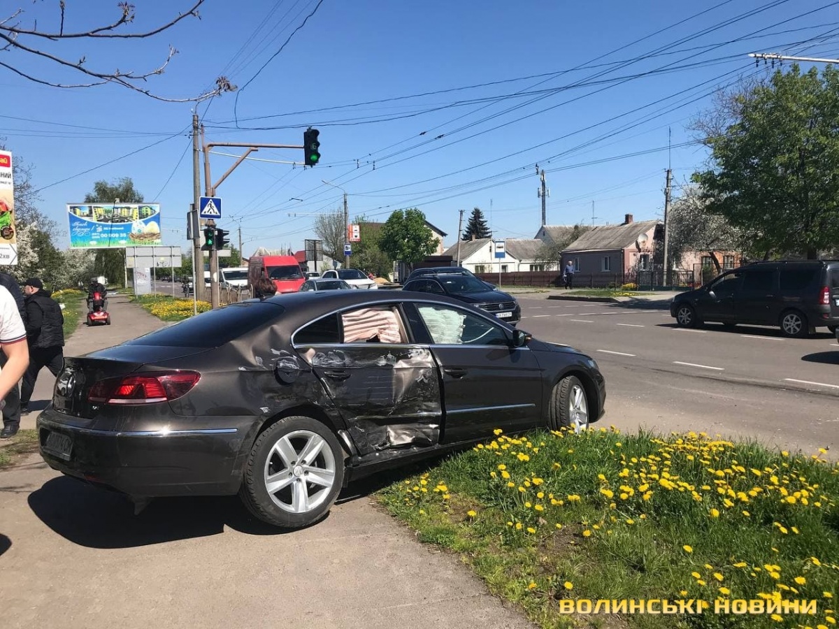 У Луцьку в аварії постраждав водій легковика