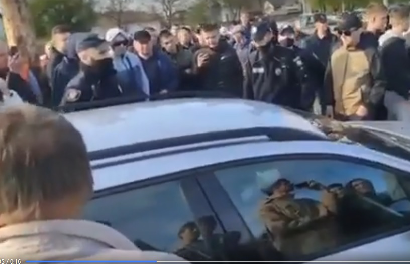 У Луцьку на авторинку водії зчепилися з поліцією