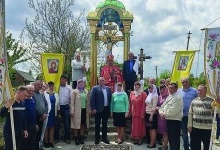 В селі на Рівненщині встановили фігуру Спасителя