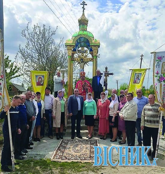 В селі на Рівненщині встановили фігуру Спасителя