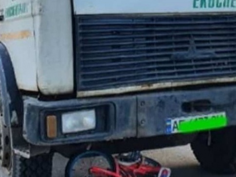 6-річна дитина на велосипеді потрапила під колеса сміттєвоза