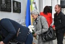 У Луцьку в коледжі встановили 7 меморіальних дошок загиблим Героям