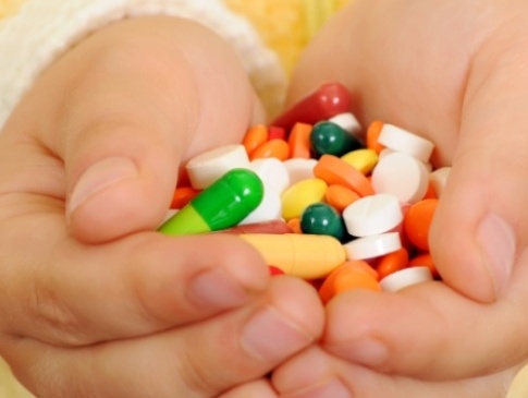 На Рівненщині 4-річна дитина наковталася бабусиних таблеток