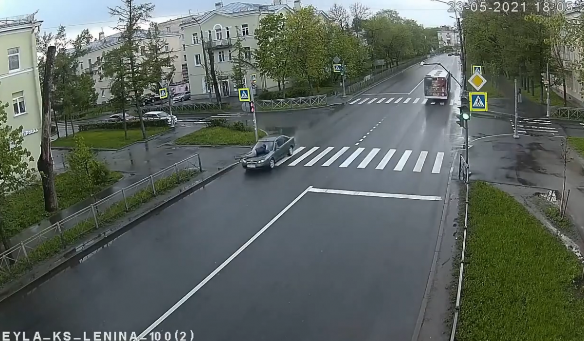 У Росії водійка 8 кілометрів провезла чоловіка на капоті