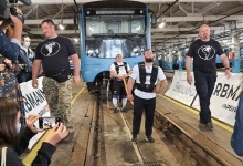 Два український стронгмени протягнули потяг вагою 238 тонн
