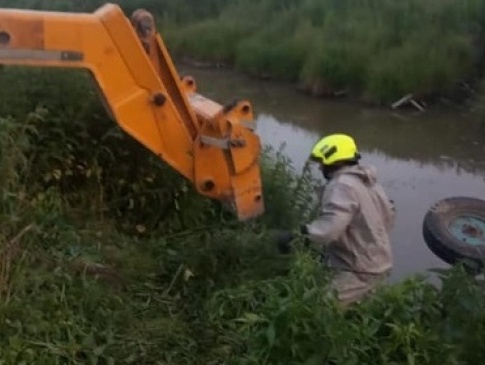 На Рівненщині тракторист перекинувся у водойму і загинув