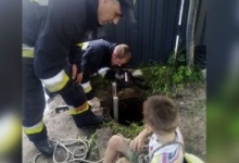Рятувальники дістали 6-річного хлопчика з каналізаційного колодязя