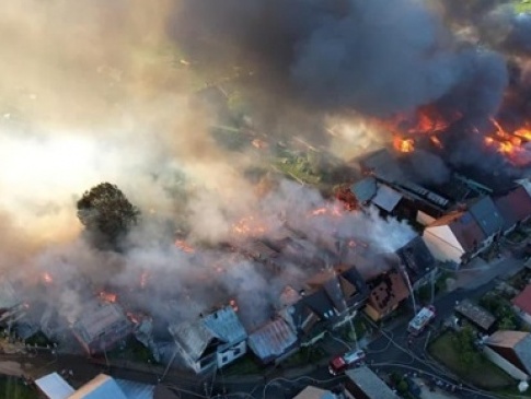 У Польщі в масштабній пожежі згоріли 44 будинки
