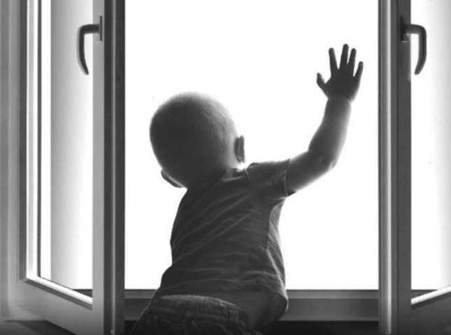 На Одещині двоє малюків випали з вікон багатоповерхівок