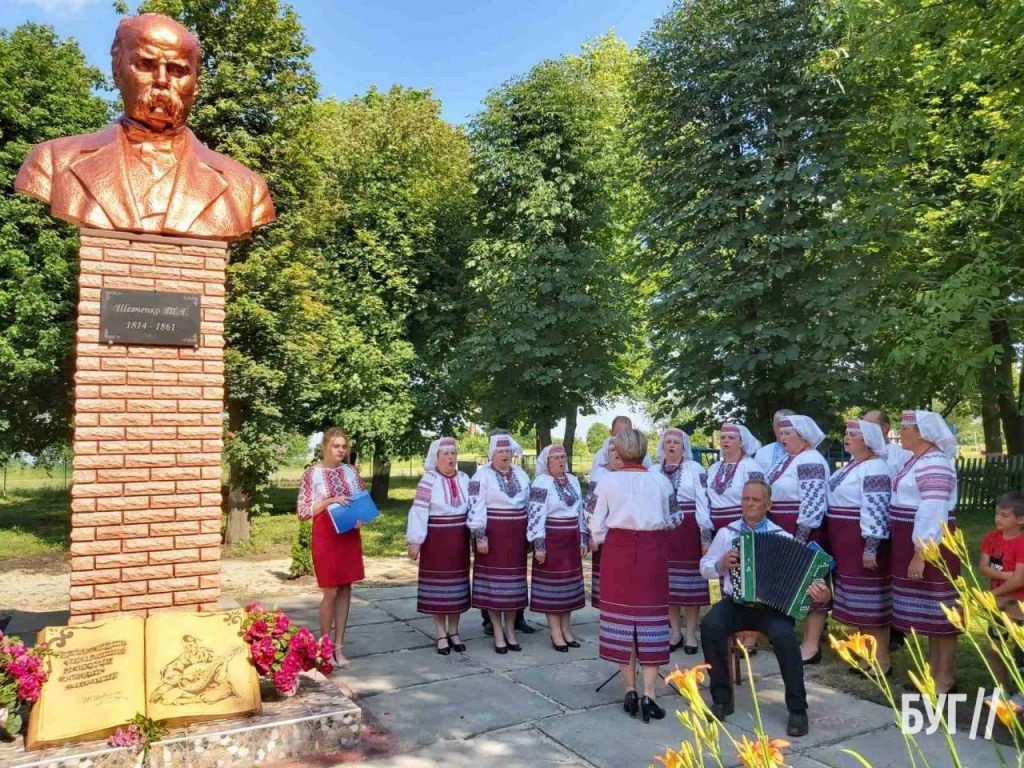 У селі на Волині відреставрували пам'ятник Кобзареві