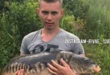 На Рівненщині юнак спіймав 17-кілограмову рибину
