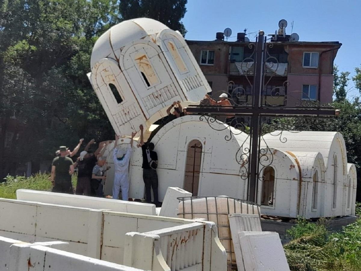 В Україні будують церкву з пінопласту