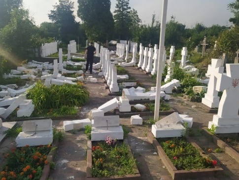 На Львівщині 20-річний хлопець розтрощив майже 60 могил