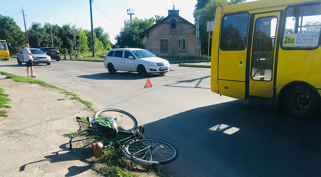 У Луцьку велосипедист потрапив під колеса маршрутки