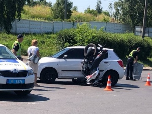 У Луцьку мотоцикл влетів в автівку: є постраждалі