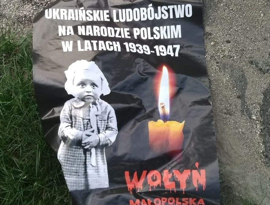 У Польщі розмістили обурливі плакати до річниці Волинської трагедії