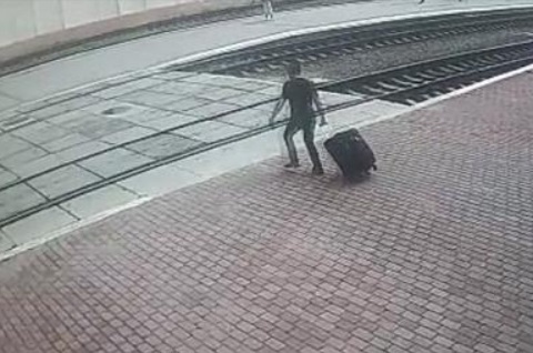 Волинянин на вокзалі поцупив валізу і продав з неї речі