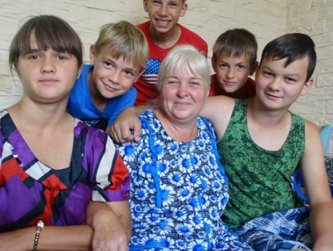Переселенці з Добасу на Волині опікуються дітьми зі складних сімей