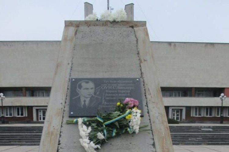 У Луцьку знесуть пам'ятник Бандері