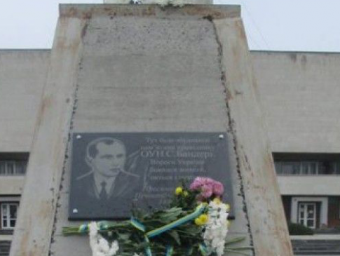 У Луцьку знесуть пам'ятник Бандері