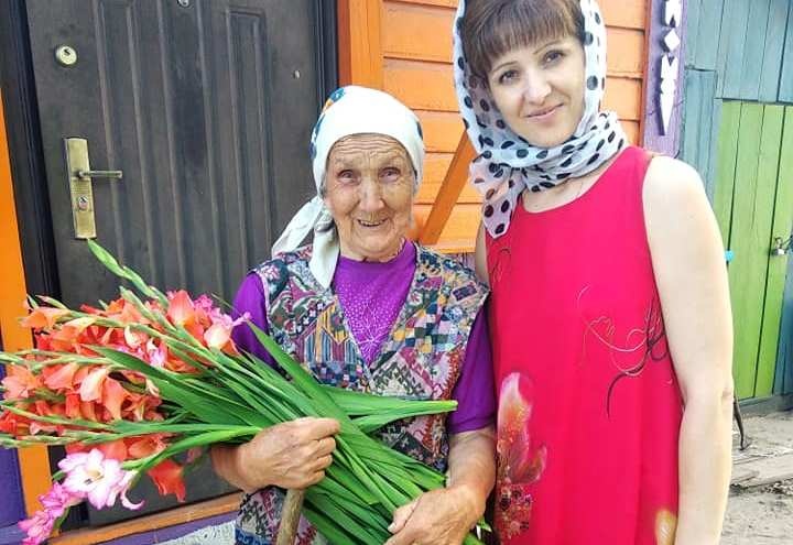 85-річна волинянка вирощує квіти для храму