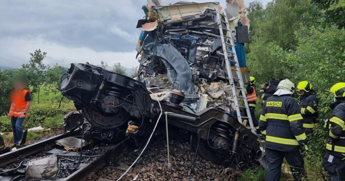 У Чехії врізалися два потяги: є загиблі і поранені