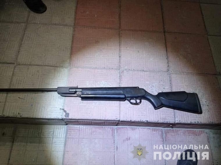 На Луганщині 17-річний хлопець відкрив вогонь по дітях