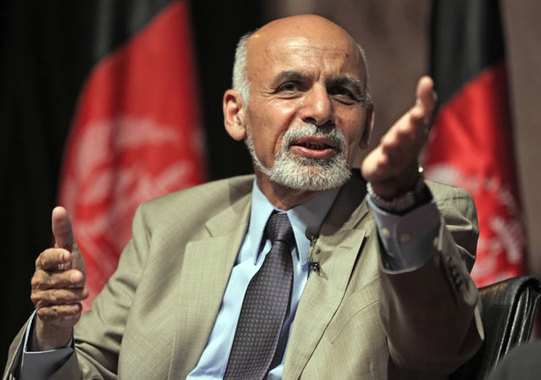 Президент Афганістану зрікся влади і виїхав з країни