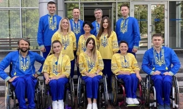 Українські паралімпійці поїхали в Токіо в одязі з волинських тканин