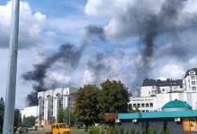 У Луцьку біля заводу - пожежа: чорний дим заполонив небо
