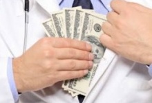 На Рівненщині лікар вимагав гроші у жінки з інвалідністю