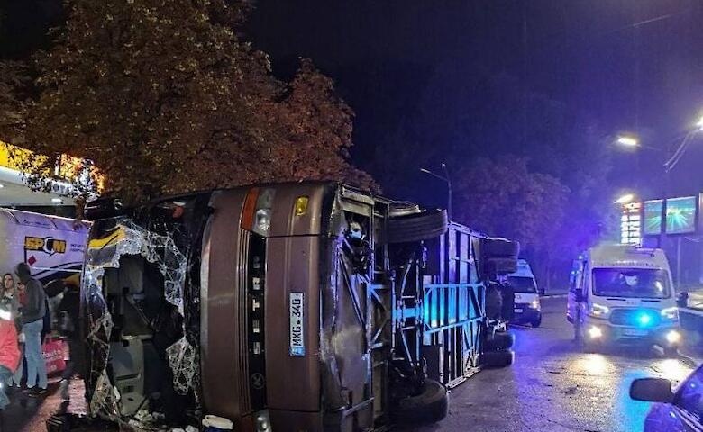 У столиці перекинувся автобус «Кишинів-Москва»: 18 постраждалих