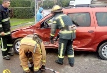 ДТП у місті на Волині: водія з авто вирізали рятувальники