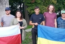 На Волині волонтери розчистили від чагарників польський цвинтар