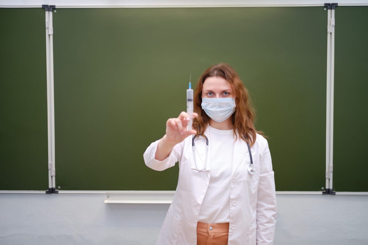 В Україні розігрують призи серед шкіл з вакцинованим персоналом