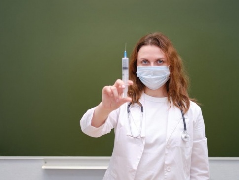 В Україні розігрують призи серед шкіл з вакцинованим персоналом